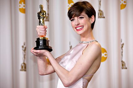 Anne Hathaway, Yeni Bir Proje İçin Christopher Nolan’la Yeniden Bir Araya Geliyor.