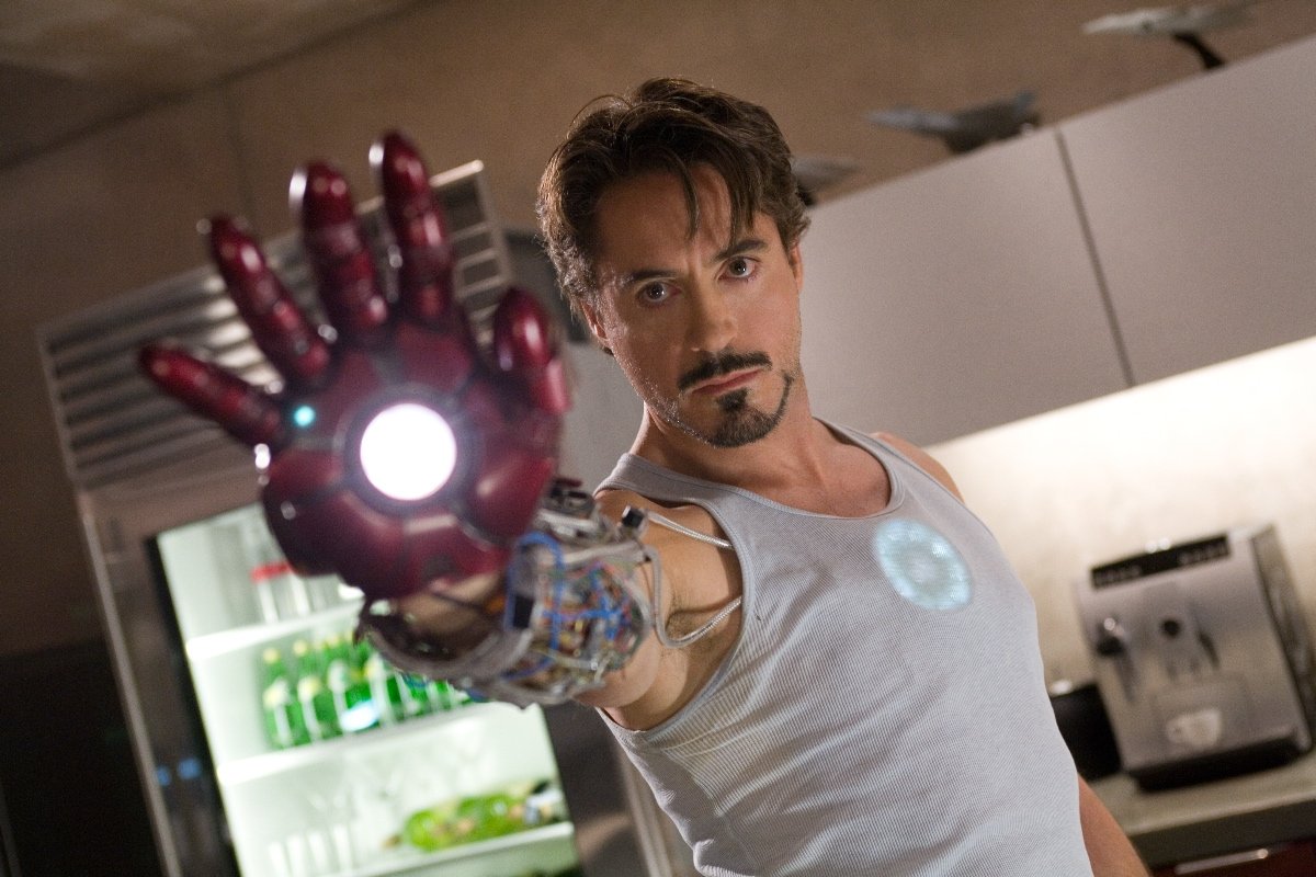 Robert Downey Jr., Avengers 2 ve Avengers 3 için İmzayı Attı